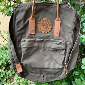 fjallraven kanken backpack deep forest
